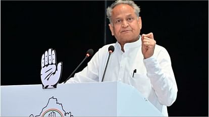 Rajasthan: महिलाओं को नहीं मिलेगा स्मार्टफोन, रक्षाबंधन पर खातों में रुपये भेजेगी सरकर, क्यों बदला निर्णय? Gehlot government will put money in the accounts of women on Rakshabandhan for smartphones