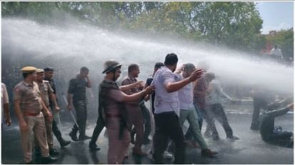 Jaipur: भाजपा का प्रदर्शन, पुलिस ने वाटर कैनन का प्रयोग कर नेताओ-कार्यकर्ताओं को खदेड़ा, गिरफ्तारियां भी हुई BJP protest in Jaipur police chased leaders and workers by running water canon arrests also took place