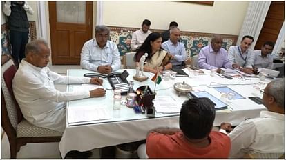 Rajasthan: गहलोत ने बिपरजॉय तूफान को लेकर समीक्षा बैठक की, अफसरों को अलर्ट रहने के निर्देश, इन जिलों में खतरा Rajasthan CM Ashok Gehlot holds review meeting on Biparjoy storm