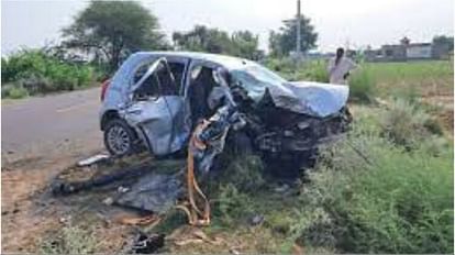 Rajasthan: कारों की टक्कर में तीन की मौत, तीन गंभीर; भिडंत में एक गाड़ी के परखच्चे उड़े, दूसरी सड़क पर पलटी Three killed and three injured in two car collision in Hanumangarh Road Accidentss
