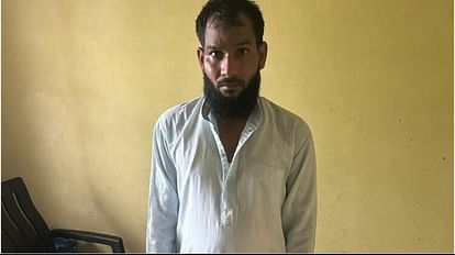 Bharatpur: निजी कंपनी की ATM मशीन से कमीशन पर निकलवा रहा था साइबर ठगी की रकम, गिरफ्तार आरोपी से 1.41 लाख बरामद Cyber fraud amount withdrawn on commission from private company ATM machine in Bharatpur accused arrested